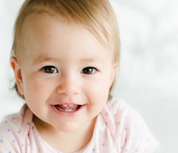 Premieres Molaires Et Canines Les Poussees Dentaires De La 2e Annee De Bebe La Boite Rose