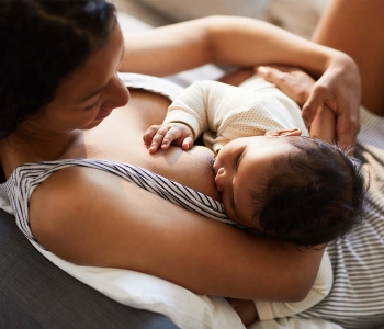 Trouver Une Position D'allaitement Adaptée À Mes Besoins | La Boîte Rose