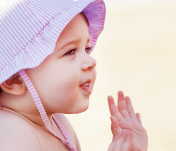 Vacances Avec Bebe 6 Astuces Pour Voyager Leger La Boite Rose