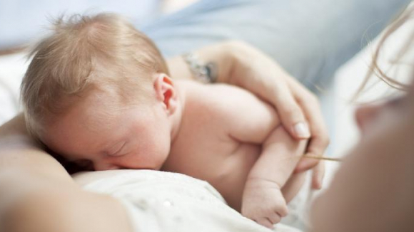 Quand Le Frein De Langue De Bébé Rend L'allaitement Difficile | La Boîte  Rose