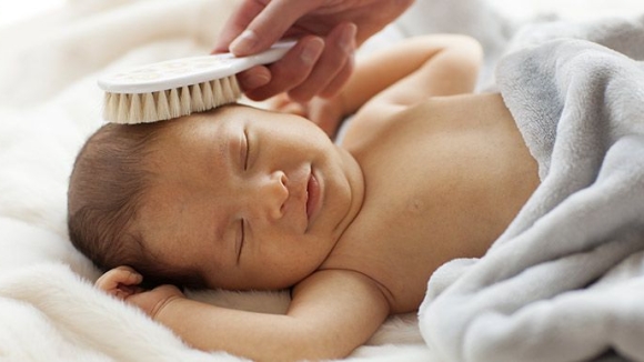 Trousse De Toilette Bebe Quels Produits Essentiels Et Inutiles La Boite Rose